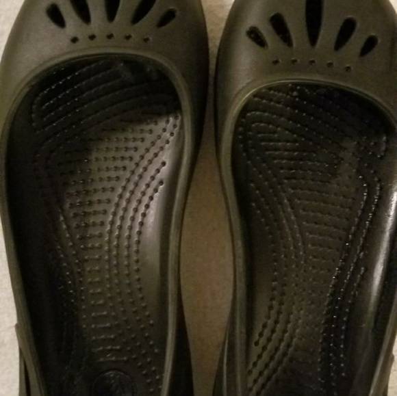 ✨ Crocs Black Flats. Womens Size 7 - Picture 4 of 5